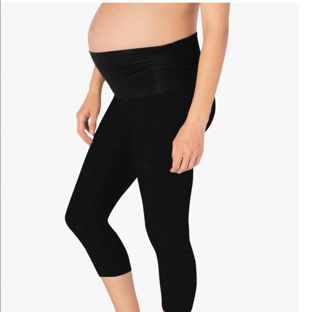Beyond Yoga: Hug the Belly Capri Leggings - Picture 3 of 4